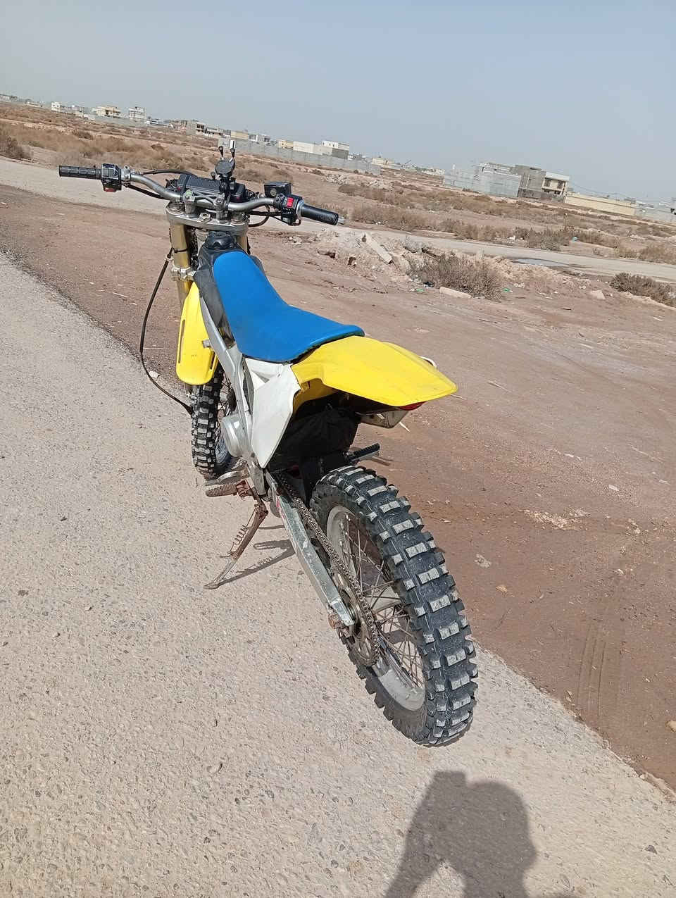 قفاز ياباني رياضي للبيع مال حاويه مكان البصره شاصي فافون..***********
