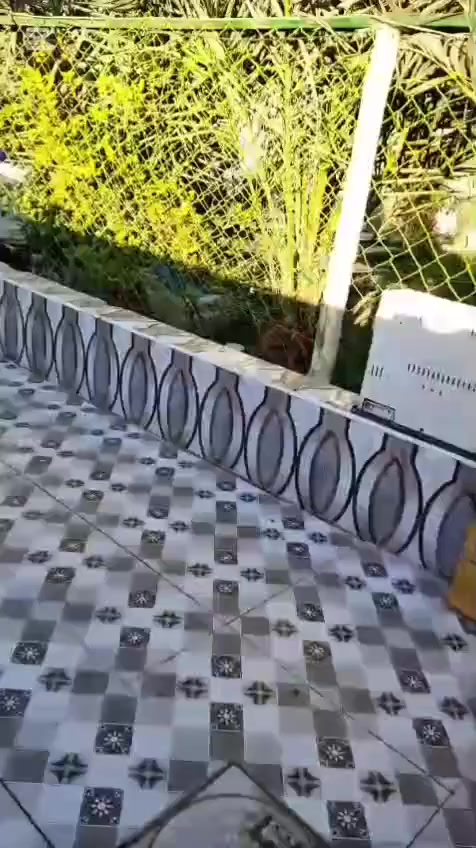 السلام عليكم مزرعه 630 متر وبيها بيت تبعد عن العمارات الزيتون 400 متر بيت جاهزه حلو سنه 25 مزرعه كلش حلوه سعر 70 مليون بيها مجال شراي بخير وتدلل هذا رقم الهاتف الاول*********** على اتصال ثاني بس واتساب ***********
