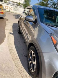 من رخصة الادمن سيارة للبيع كيا اسبورتج أمريكي موديل ٢٠٢٠ حادثها بنيد و...