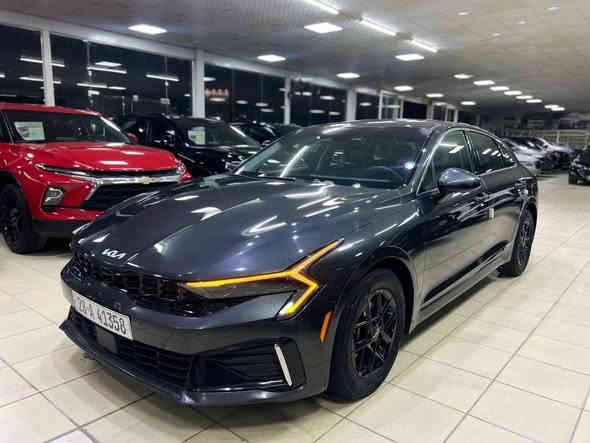 السلام عليكم ورحمة الله وبركاته.
#معرض_ابن_شعبان_لتجارة_السيارات. 
_____________________________________
✅اسم السيارة : كيا K5 
✅الموديل : 2025
✅رقم السيارة : نجف  تحويل ملكية 
✅السعر : 188 ورقة 
✅الضرر : طرف قبق الجنطة
✅الايرباك : بدون ضرر ايرباك 
✅عداد المسافة : 26 الف ميل 
_____________________________________
🔻1-حجم المحرك  4 سلندر 2500
🔻2-ويل كب حجم 16 مع طقم تايرة 🔻بحالة جيدة
🔻3-بصمة ابواب و بصمة تشغيل و تشغيل 🔻عن بعد 
🔻4-لايتات زينون اصل 
🔻6-رادار جانبي 
🔻7-رادار امامي مانع للتصادم
🔻8-حساس امامي خلفي 
🔻9-وضعيات متعدده للقيادة
🔻10-كامرة خلفية اصل 
🔻11-تحكم ستيرن جهتين متكامل 
🔻12-شاشة كبيرة الحجم للتحكم بكافة الايعازات  
🔻13-شاحن واير ليس لاسلكي 
🔻14-غرفة السيارة مخمل اسود 
 

✅السعر المطلوب 188 ورقة ✅

_______________________________

‏*********** ‏ 📞المبيعات. 
***********📞المزادات. 
***********٣📞الادوات. 

🔴العنوان:النجف الاشرف-
🔴المدينة المائية-
🔴مقابيل حي الجامعة-
🔴مجاور كافية الزاويه-
