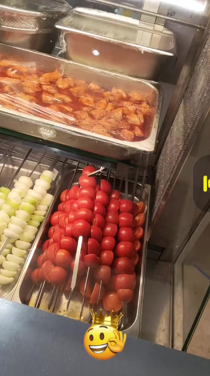 طباخ شرقي وشيف غربي وفاست فود و مشويات وأنواع البيتزا والبيدة التركية واللحم بعجين
كوردي. من دهوك 
متفرغ للعمل رقمي  ***********
وهذا جزء من شغلي
