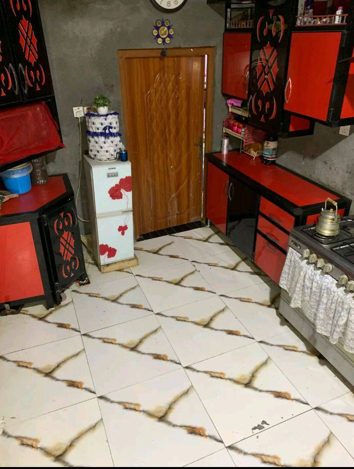 الله مصلي على محمد وآل محمد
دار للبيع زراعي مساحه 160متر بناء بلوك كهربائي جديد يحتوي على حديقه خارجيه و داخليه و صحيات داخليه وخارجيه و استقبال خارجي فقط ما ملبوخ فقط البيت كله كامل يحتوي على 2غرف كبار و صاله داخليه ارضيه بورسلين العنوان ناصريه مركز خلف المعدان قرب صيدليه الكناهره قريب على الشارع العام السعر ***********
