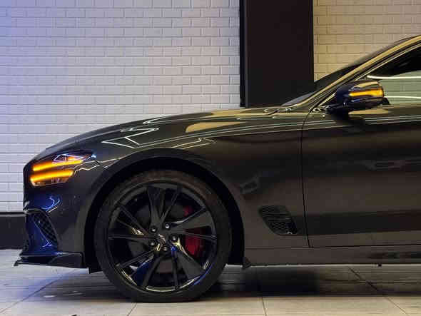 جننسس g70 2023( برستيج ملكي )

فول مواصفات محرك 6سلندر 3.3 تون توربو 
سيارة جديدة جدا رقم بغداد  

مابيها اي نقص كلش نظيفه و حلوه 
سته سلندر.  مكينه 3300 تون تيربو
  عليها حمايه نانو سيراميك  ضمان سنه 
قبل عشر ايام. مسويلها صيانه كامله كلفتني. 12. ورقه 
 
تبديل تخم تايرات     تو سايز نفس النقشه  جبته من دبي  و دهن و صيانه كامله من كلشي

علليها سويلر 
و لحيه من شنايز

لونها نفطي مو اسود 
ايرباكات سليمه لان حادثها و هي واكفه السياره

حادث السياره ربع بارد بالجاملغ و بنيد 
سونار موجود بالمنشور 

محرك 6سلندر 3.3 تون توربو 
كير zf8 نمر 
نبدي بالموصفات 
بصمه تشغيل عن بعد 
لايتات ليد خلفي لد 
اناره ترحيب بعلامة جنسس بالمري الحانبيه 
رادار امامي 
رادار خلفي 
رادار جانبي 
مراية جانبيه تعتيم وهيتر ونقطه عمياء مري شفط 
مري جانبيه قلاب على البك 
 كامرات 360 درجه 
سستم صوت لكسكون 12 سماعه 
عباره عن حفله داخل السياره 
كشنات جلد  بقلاوة وتطريز احمر واحزمه حمر تحكم بكشن المرافق من يم السايق وتدفئة وتبريد وكهرباء وحضن ومساج 
تبريد منفصل مناخين 
كير طياره كهرباء 
شفتات بالستيرن 
دشبول دجتل من تعلك اشاره يمنه اويسره تفتح كامره بالدشبول تبينه النقطه العمية 
قياده اليه بالكامل وتحديد مسار وداتشوا بالدشبول يعرض على الجامه الاماميه 
دفع خلفي اكسل وفجوج بريكات برمبو 
5 اوضاع قياده ايكو وكومفرت وسبورت و سبورت بلص يطفي مانع انزلاق ويحظن السايق ويشد الحزام على السايق 
ستيرن كهرباء وتدفئة ستيرن  ميموري خزن الكشن 
هندبريك بصمه اوتو هولد 
حساسات امامي خلفيه 360 درجه 

فتحتة سقف كنتاره 
شاحن تليفون واير ليس 
سياره كلش حلوة وجديده ماشيه 

28 الف كلم
مناقصه اي شي دهن وفلتر جديد 
سياره مكانه بغداد 

السعر  225 ورقه و بيها مجال بسيط كلش 
الرقم 
***********

***********
***********
