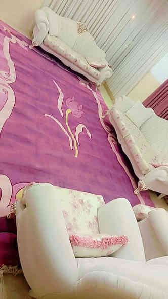 زوليه  قياس 5×3 شاهد الله جديده  بس اريد اشيل  بعدها بل جيس  اخذتها 240 الف  اريدها 140 الف مكان سارجنال
***********
