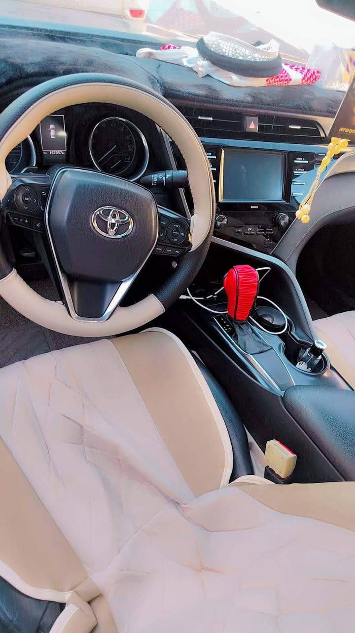 كامري ٢٠٢٠بسمي رقم بغداد دولي مشروع وطني هزه جديد وسنويه جديد  ضرر قطعتين جاملق امامي جاملق خلفي  بدون دواخل ماشيه ٩٦ بدون احراج الي موشراي لايتصل *********** السعر ١٨٠وبيه مجال لشراي
