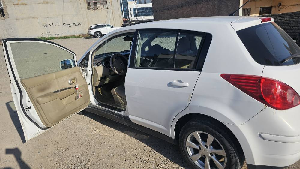 Nissan Tiida 2013
دەرگای سایەق ساردیی هەیە
دۆسەی پشت سەکن هەیتی
قۆپەکی سندوقی هەیە
*********** أربيل, العراق

