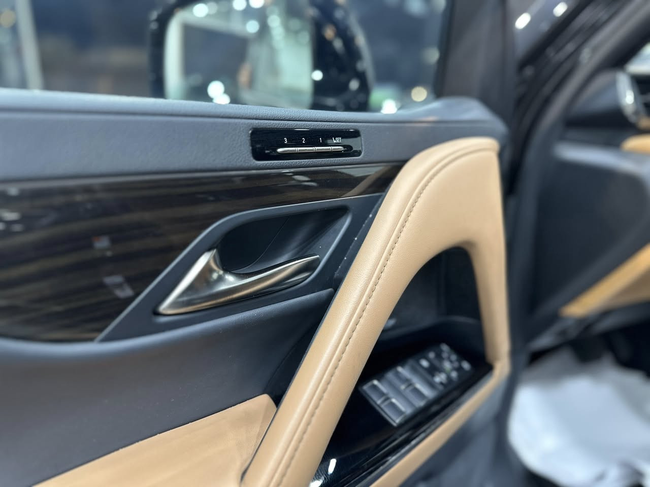 Lexus 2023 🎌plateinum SAS 
لكزس 2023 🎌بلاتينيوم ساس  
فول 1/1 
ضمان وكالة ساس 
كفالة عامة ✅
تغليف كامل المركبة ppf 
عداد المسافة المقطوعة 35000 k/m 

📍بغداد شركة ابو ظبي چكوك قرب بوابة الكاظمية 

0771 811 1145

0781 844 4044 📞
