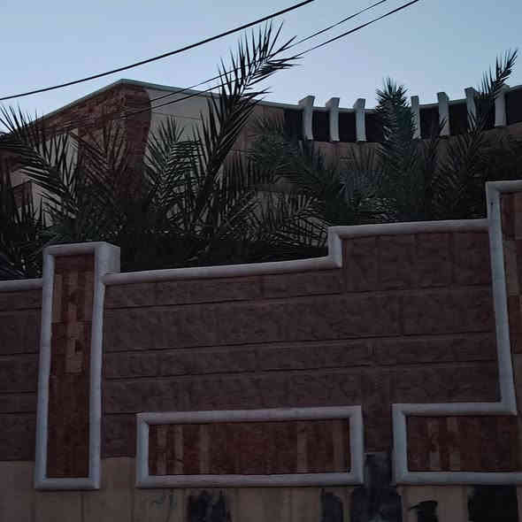 بسم الله الرحمن الرحيم 
بيت للبيع بناء 2018 #حديث #المساحة240

#المفرك قريب على الشارع العريض #السايدين 
و #المدخل_الرئيسي 

غرفتين نوم وصاله وستقبال ومطبخ وكليدور وسقيفه وحديقه وكاونتر
 تفاصيل اكثر تواصل خاص  او الاتصال ***********
