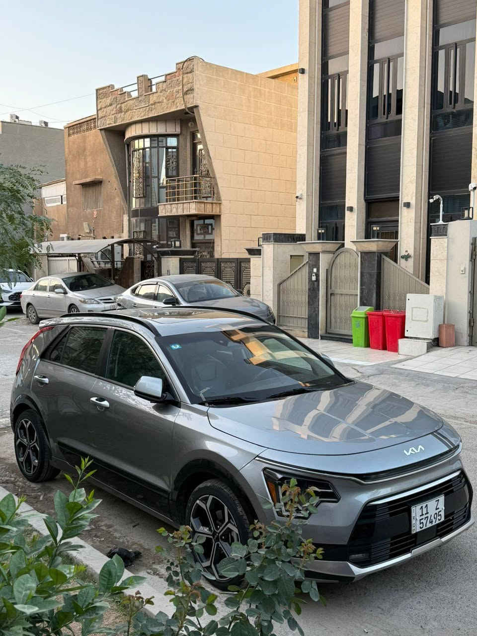 كيا نيرو هايبرد 2023
تمشيك 900 كيلو بل تفويلة 45 لتر اقتصادية جدا 

فول مواصفات sx
كشن السايق كهربائي وبيه 8 وضعيات تحكم 
مري كهربائية وقلاب عند الرجوع
كشنات ميموري عدد 2
تحديد مسار 
رادار امامي وخلفي بريك ذاتي قيادة ذكية 
فتحة
كشنات تبريد وتدفىه
ستيرن تدفىه
جنطة كهرباء 
ابل كار بلي 
مثبت سرعة 
كشنات جلد
اشاير بالمري
اوتو هولد
بريك بصمة 
حساسات امامية وخلفية
 عداد دجتل 
شفتات بالستيرن 
شاشة جبيرة
ماشية 30.الف سيارة بعده وضع شركة 

سيارة ضررها جاملغ صفحة السايق
*********** سعر 165 فووول واحد على واحد
