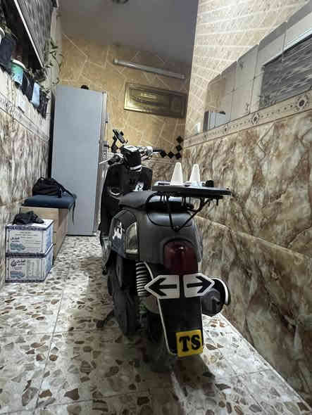 سلام عليكم الدراجه للبيع ماكس بوليس الدراجه مجفته 1 و مبدل كلجات امامي و خلفي سعره 700 و بيه مجال قليل منطقتي العبيدي شارع 20 الرقم ***********
