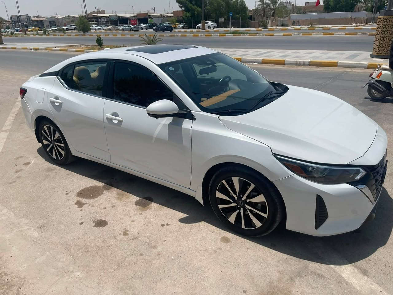 نيسان سنتر موديل 2025 ماشيه 15 حره حره بدون رقم
سياره فول مواصفات 
اربع كامرات 
نقط عمياء 
فتحه سقف 
دواخل لونين كما موضح بل الصور
وبعد بيه مواصفات هواي 
حادث سياره موضح بل صور 
صبغ جاملغ وبنيد وشويه من قبق الجنطه 
سياره موجوده بل الناصريه 
هاتف ***********
سعر 130
