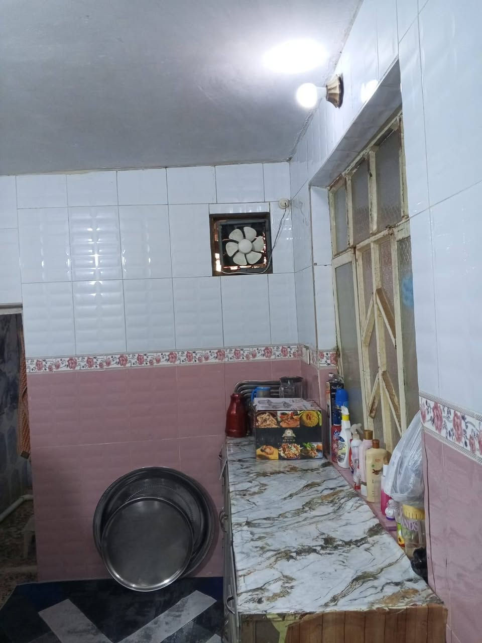 بسم الله 
دار للبيع ١٠٠م طابو زراعي بناء بلوك 
قريب جدا للشارع العام 
قرب معرض ابو هبه للسيارات 
يحتوي غرفه وصاله ومطبخ وصحيات 
بسعر ٤٢


**إذا كنت صاحب هذا الإعلان وتريد حذفه لأي سبب، رجاءا أرسل رسالة إلى الدعم الفني**