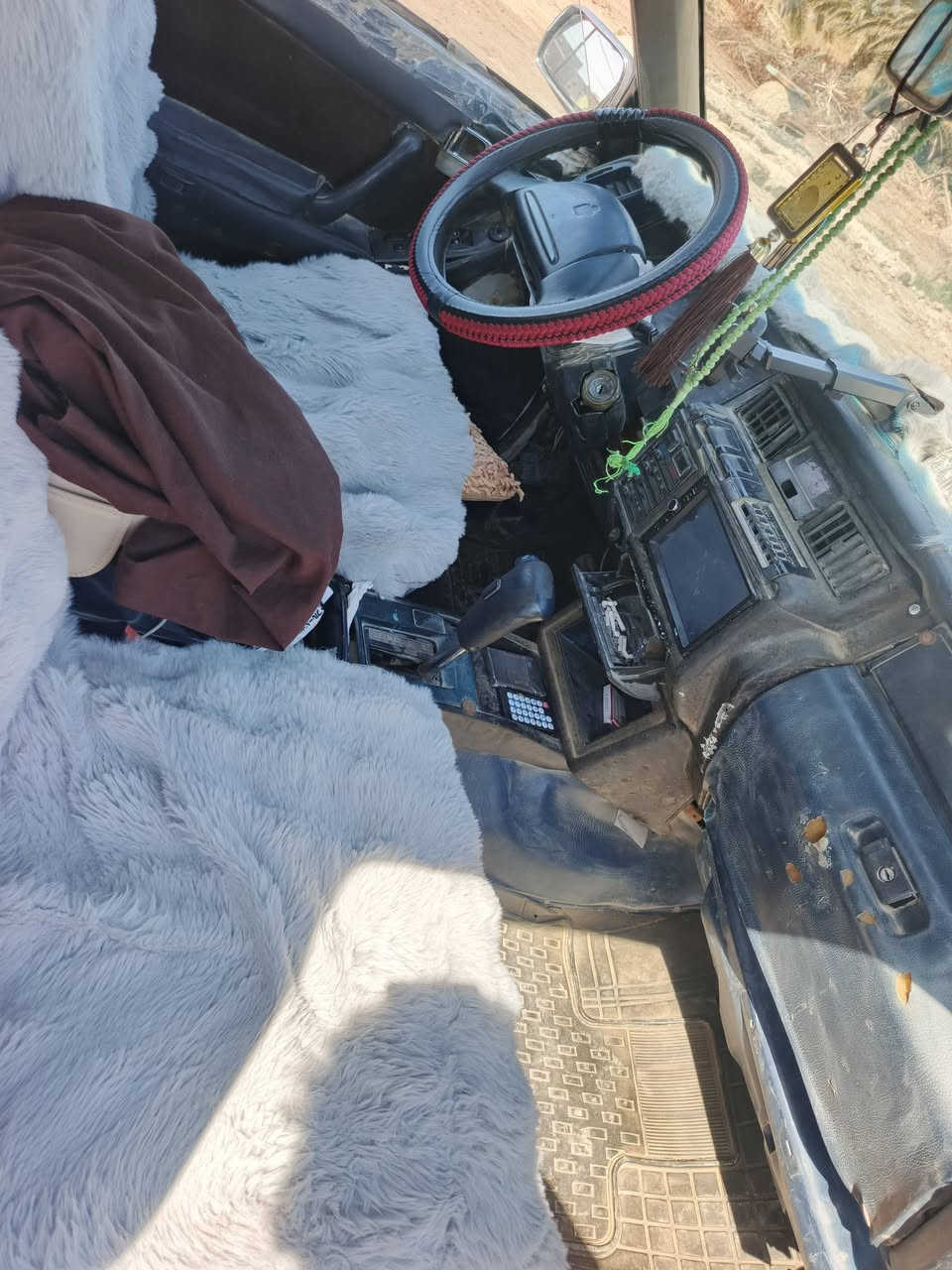 لسلام عليكم سياره سيدان للبيع مديل 1990 محرك وكير عل شرط مكفولات رقم نكليزي بسمي مداور بي وقت السعر 30 وبيه مجال مكان الخضر ***********
