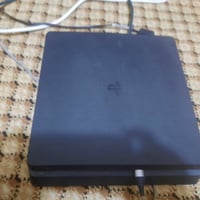 ps4 للبيع بلي 4 سليم نضيف مفتوح فقط للتنضيف استعمال سنة وياه جوستكات ث...