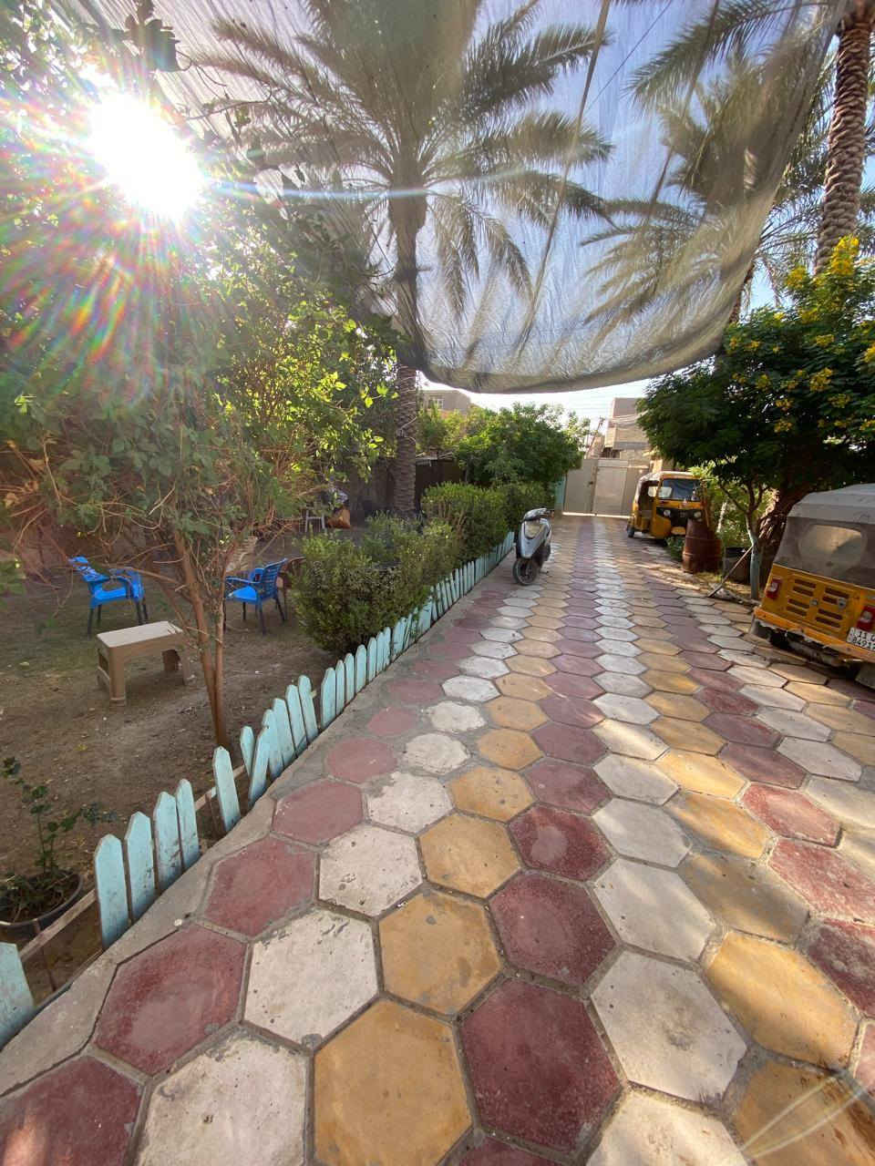 السلام عليكم ورحمه الله دار للبيع المساحه 550 طابق ونص ومشتمل خلفي  العنوان زعفرانيه شارع الزوراء فرع العزاوي ‏‪0770 520 2051‬‏
