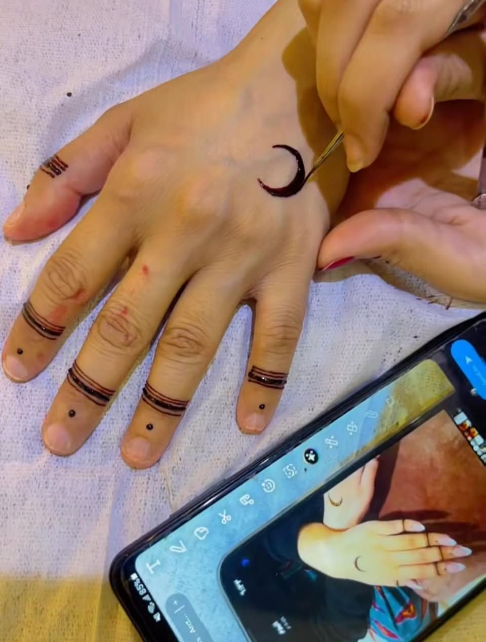 عروض لمدة اسبوع  فقط 😍
تنظيف قدم كل اثنين الثالثة مجانا 
حف كل اثنين الثالثه مجاناً 
تنظيف بشرة بجهاز الهايدروفيشيل ١٠ كل اثنين الثالثة مجانا 
تنظيف البشره العادي ٥ الف كل اثنين والثالثه مجانا 
كل صبغة شعر او تخصيل راح يكون معالج الكافيار مجانا 
🪭عروض تاتووو فقط جميع 
أنواع التاتووو ب25💵والثالثه تكون 
مجانا😳
 توريد شفااا ب١٠ كل اثنين ثالثا مجانا🤫
تحديد شفاااا ب٥ كل اثنين والثالثا مجانيا 😏
وفرنا على رمضان نقش الحنة يبدا سعرها من ٥ حسب الرسمة وهم كل اثنين الثالثة مجانا 
العنوان بغداد علي الصالح شارع جامع الزغل الطابق الثاني للحجز والاستفسار الاتصال على الرقم *********** ***********
