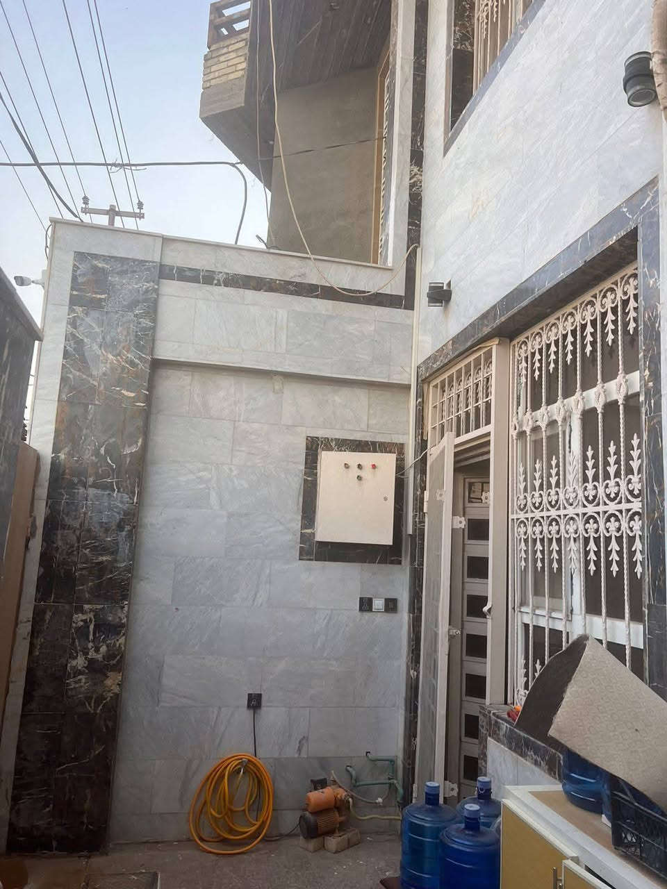 دار للبيع

#بيت_للبيع : #بالــنـجـف - حي السلام منطقه التصنيع 
  (  🔴  تابع_التفاصيل_الكاملة  🔴  ) 
_:
دار سكن _ درجة أولى 
مساحة 120 م واقع حال 137م
8×15 الابعاد
ثلاث طوابق 
الموقع البيت : النجف- حي السلام 
شارع 15 منطقه التصنيع حرف T
يحوي 5غرف نوم بناء جناي 
➖➖➖➖➖➖➖➖➖

#للاستفسار أكثر يرجى الأتصال أو المراسلة🔰

أو زيارة-المكتب النجف الأشرف-حي السلام         
  سايدين سلام جامعة قرب كرزات ابو حسنه
مجاور مفروشات القمر

***********_📲واتساب- اتصال ☎️

كل ما عليك الاتصال أو المراسلة على واتساب.

احصل على عقار أحلامك معنا، نحن مكتب عقاري موثوق، ومتخصص في تلبية احتياجاتك السكنية والتجارية ❗

لمعرفة السعر علق ( تم)
***********
***********

 ***********

***********
مكتب الشراع
