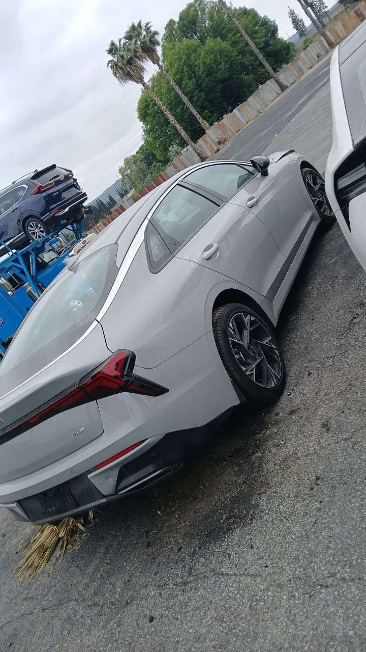 السلام عليكم كيا كي٥ للبيع جي تي لاين

لون سمنتي

الموديل ٢٠٢٥ 

السيارة وارد امريكي 

 المواصفات :

1- بصمة عدد ٢+ تشغيل عن بعد  

٢- شاشة 

٣-كشن السائق كهرباء 

٤- لد امامي + خلفي  

٥-حساس امامي + خلفي 

٦-اشاير بالمري  

٧-ترحيب عند الاقتراب 

٨- مانع انزلاق 

٩- سايد بريك الكتروني مع الاوتو هولد 

١٠ الاضوية الداخلي كلها لد 

١١- سيارة كشنات جلد مع التدفئة 

١٢- سيارة ماشية ٨ الف ميل  

سيارة جديدة بمعنى الكلمة حتى الارضيات ممفتوحات مالتها مال الشركة  nim حتى الاسبير منازل السيارة رقم بغداد باسمي تحويل ثاني يوم  

ملاحظة السيارة اني مستوردها بيها بارد بالبنيد كد 3 اصابع فقط هذا بارد   

 

السعر ٢٥،٠٠٠  الف دولار وبيها مجال 

عنوان : بغداد  

للاستفسار :

***********
