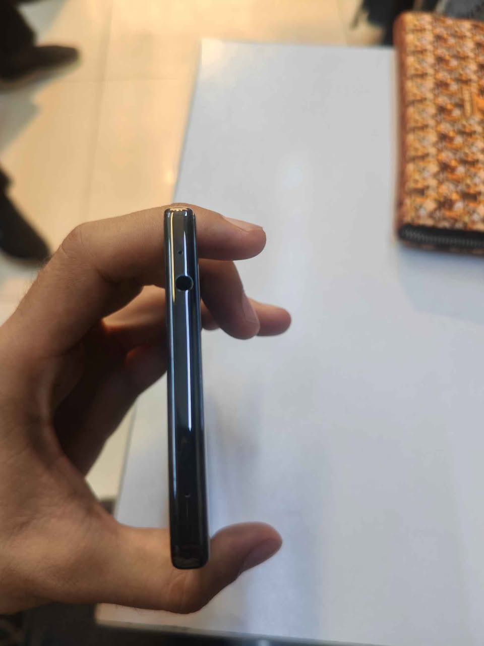 Mi Mix 
مۆبایلێکی تا بڵێی جوان و تایبەتە شاشەیکی پانو گەورەی هەیە بۆ سەیری فیلم و یاری تەنیا ئەو درزانەی تیایە لە ڕەسمەکا دیارە 
نرخی 100 هەزار و مەعمەلە
2 sim
128gb/4gb
Camera 4k
Battery 4400mah السليمانية, العراق


**إذا كنت صاحب هذا الإعلان وتريد حذفه لأي سبب، رجاءا أرسل رسالة إلى الدعم الفني**