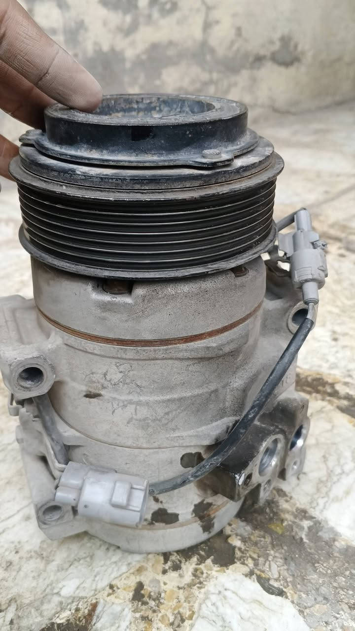 السلام عليكم للبيع
كمبريسر تبريد برادو 6 سلندر علفحص + راديتر نظيف السعر ثنينهن ب 100 /*********** مكاني بغداد
