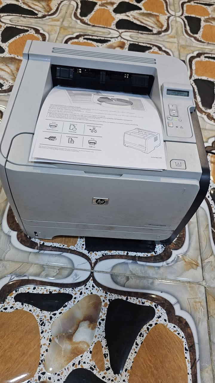طــــابعة ليزرية hb laseJet 2055
ابيض واسود 
25 نسخة بالدقيقة 
طباعة سحب بدون سكنر 
إمكانية الطباعة من الموبايل من خلال تحويلة 
طباعة من الابتوب 
حبر باودر رخيص  سعره ١٢ الف
مستخدم نظيف ضمان الشغل والنظافة ماداخل تصليح ابد
خدمية للملازم والطلاب والمكاتب والاستخدام الشخصي والدوائر الحكومية وادارات المدارس وطباعة الاسئلة 

السعر  95 توصيل متوفر لكل المحافظات 
***********
