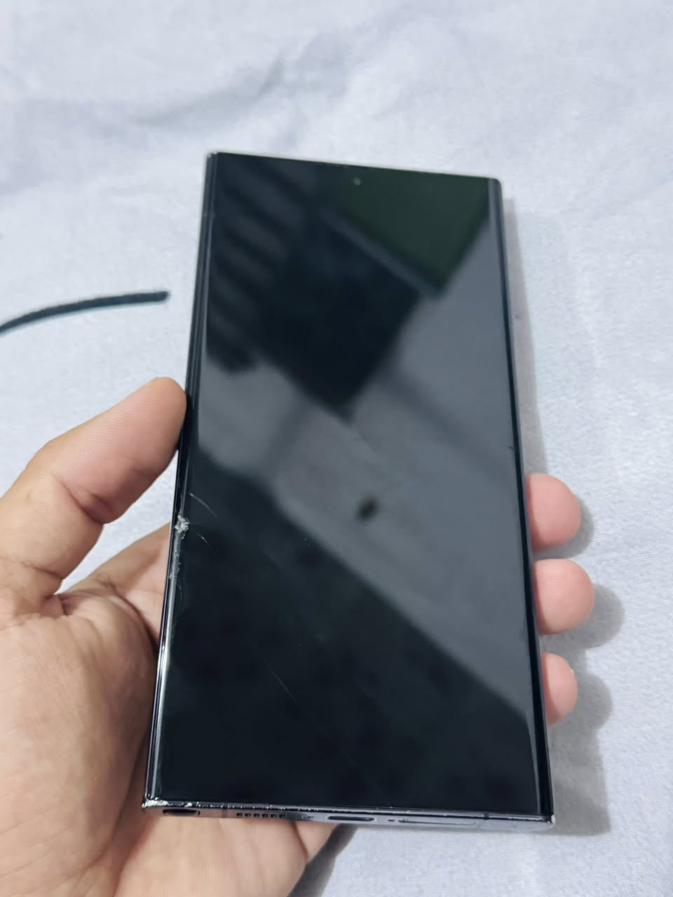 اس ٢٣ الترا مع ملحقاته للبيع  ذاكره ٢٥٦ بي فطر  بالشاشه بدون تأثير كما موضح بالصور السعر ٦٠٠ الف بي مجال بسيط. ***********
