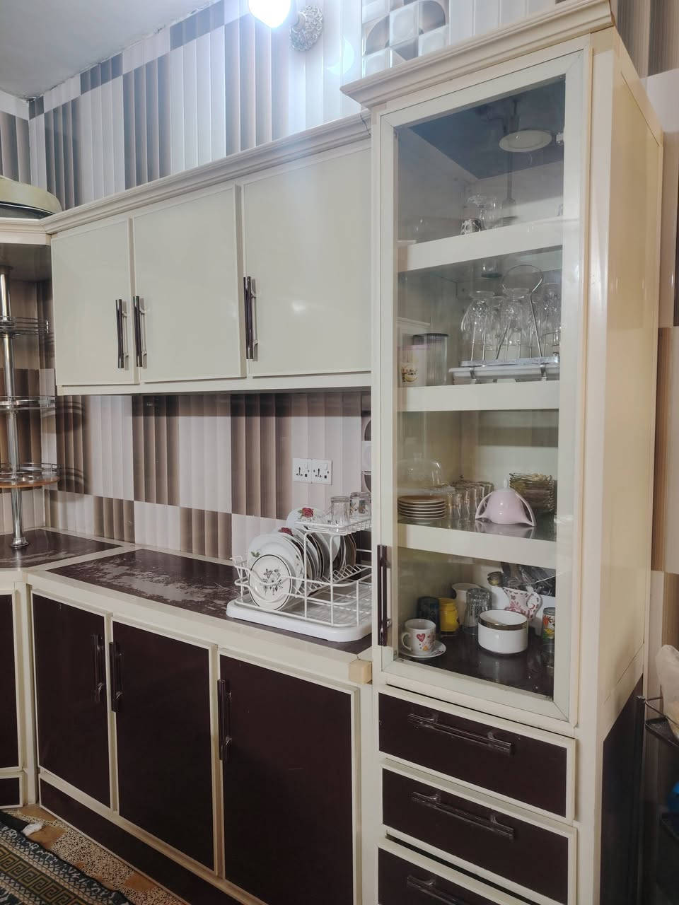 كاونتر مع ملحق مع سنك كرانيت للبيع مناسب السعر 600 تلفون *********** العنوان بكرلي العبودية
