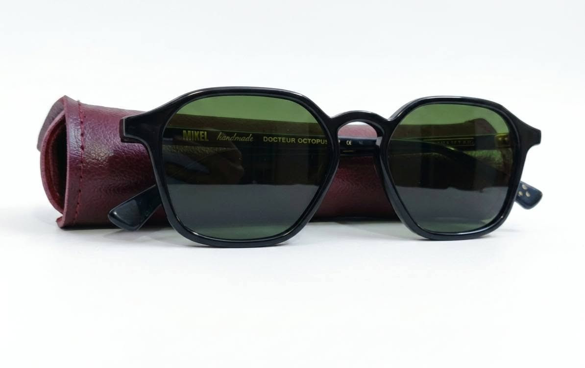 اسم الماركة: موسكوت (Moscot)
صناعة ماركة موسكوت (Moscot) هي أمريكية (USA).تأسست هذه الماركة العريقة في مدينة نيويورك بالولايات المتحدة الأمريكية عام 1915 على يد "هيمان موسكوت"


**إذا كنت صاحب هذا الإعلان وتريد حذفه لأي سبب، رجاءا أرسل رسالة إلى الدعم الفني**