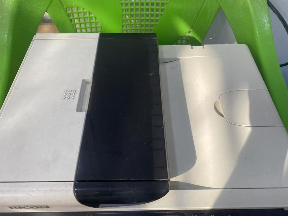 طابعه Ricoh SP 220SNwابيض واسود فقط للبيع نظيفه جداً قليله الاستخدام بدون تونر (كارتردج) تدعم الانترنيت و الاتصال المباشر في الراوتر وتدعم NFC(طباعه مباشره من الموبايل)و تستخدم طباعه وتصوير وبيها مميزات للسكانر و بيها اتصال سلكي مع جميع انواع الابتوب و تقبل طباعه حجوم الA4 A3 
السعر ١٦٠ الف للاتصال ***********
