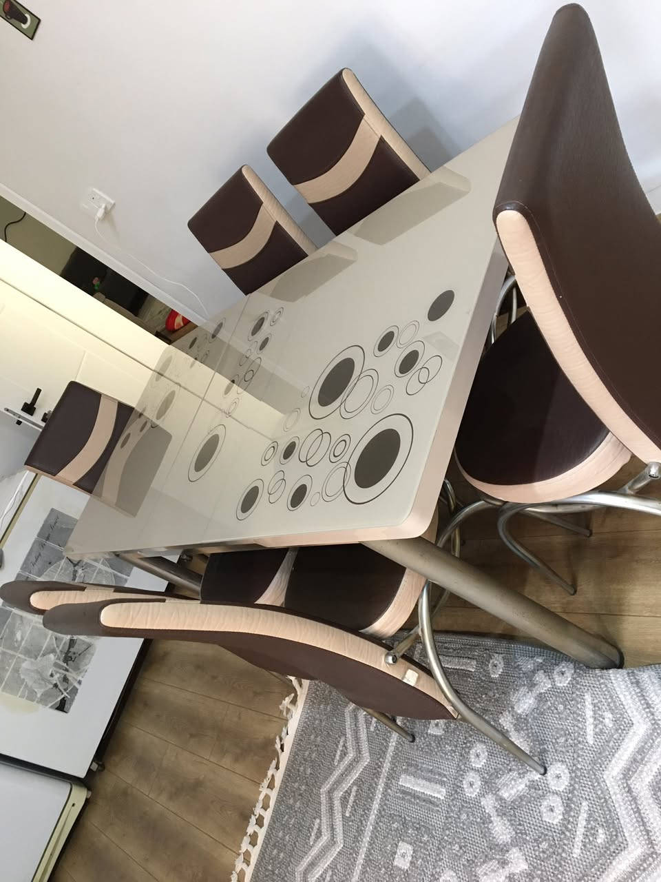 ميزطعام للبيع السعر ١٢٥ الف كركوك شوراو للاتصال ***********
