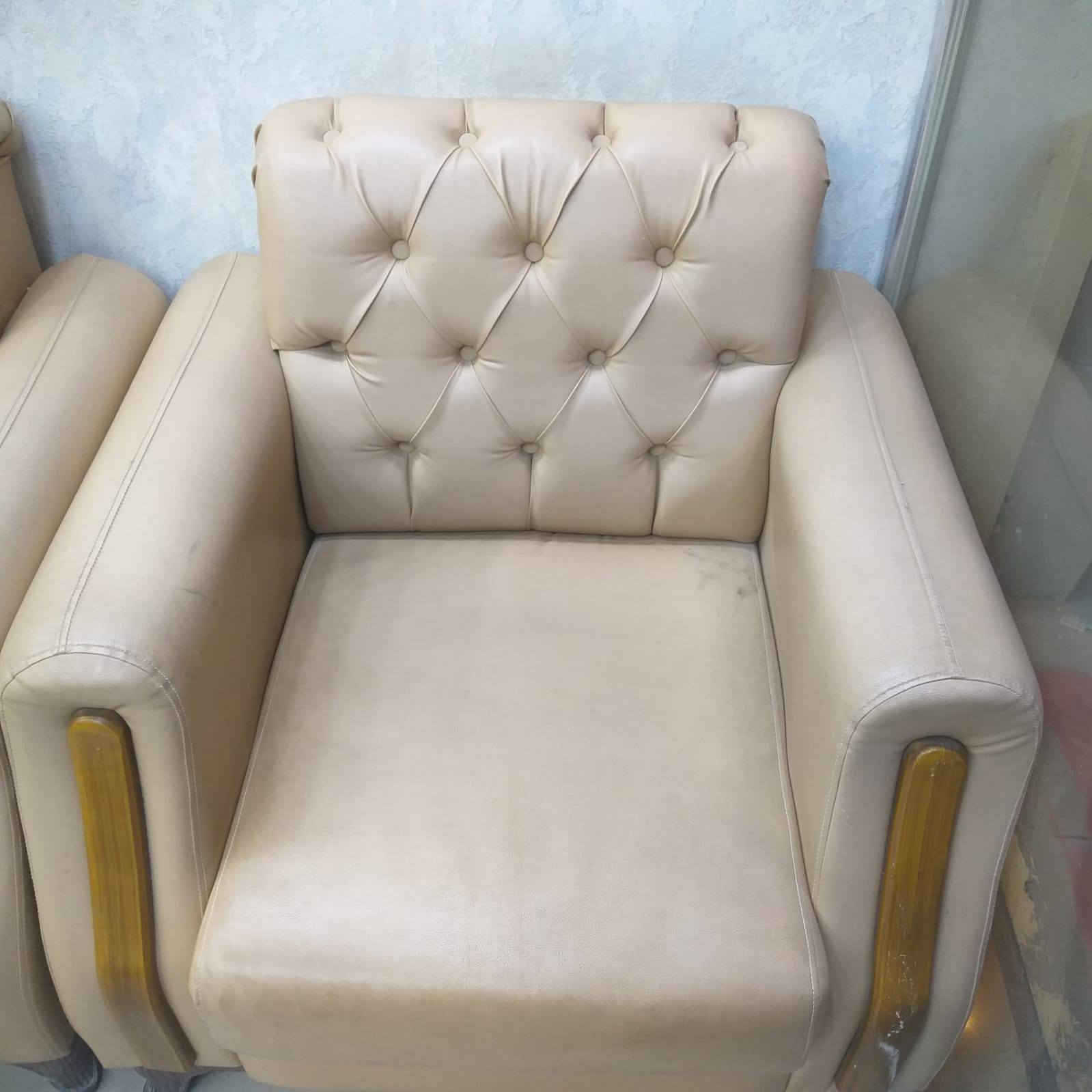 السلام عليكم للبيع تخم بعده جديد مع ميز اخو الجديد مستعملات قليل جدا كربلاء حي النقيب الاستفسار الاتصال بالرقم  ***********
