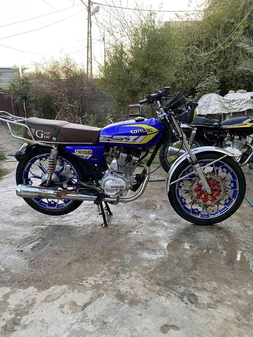 السلام عليكم دراجة للبيع موديل 2025 نضيفة مكينة ناعمة مامفتوحة جديدة دراجة نضيفة دشبول طافي ويرادلهة فچ بريك امامي الباقي كدام عينك سعر 650 وبيهة مجال مكاني بغداد ابو غريب *********** واتساب موجود
