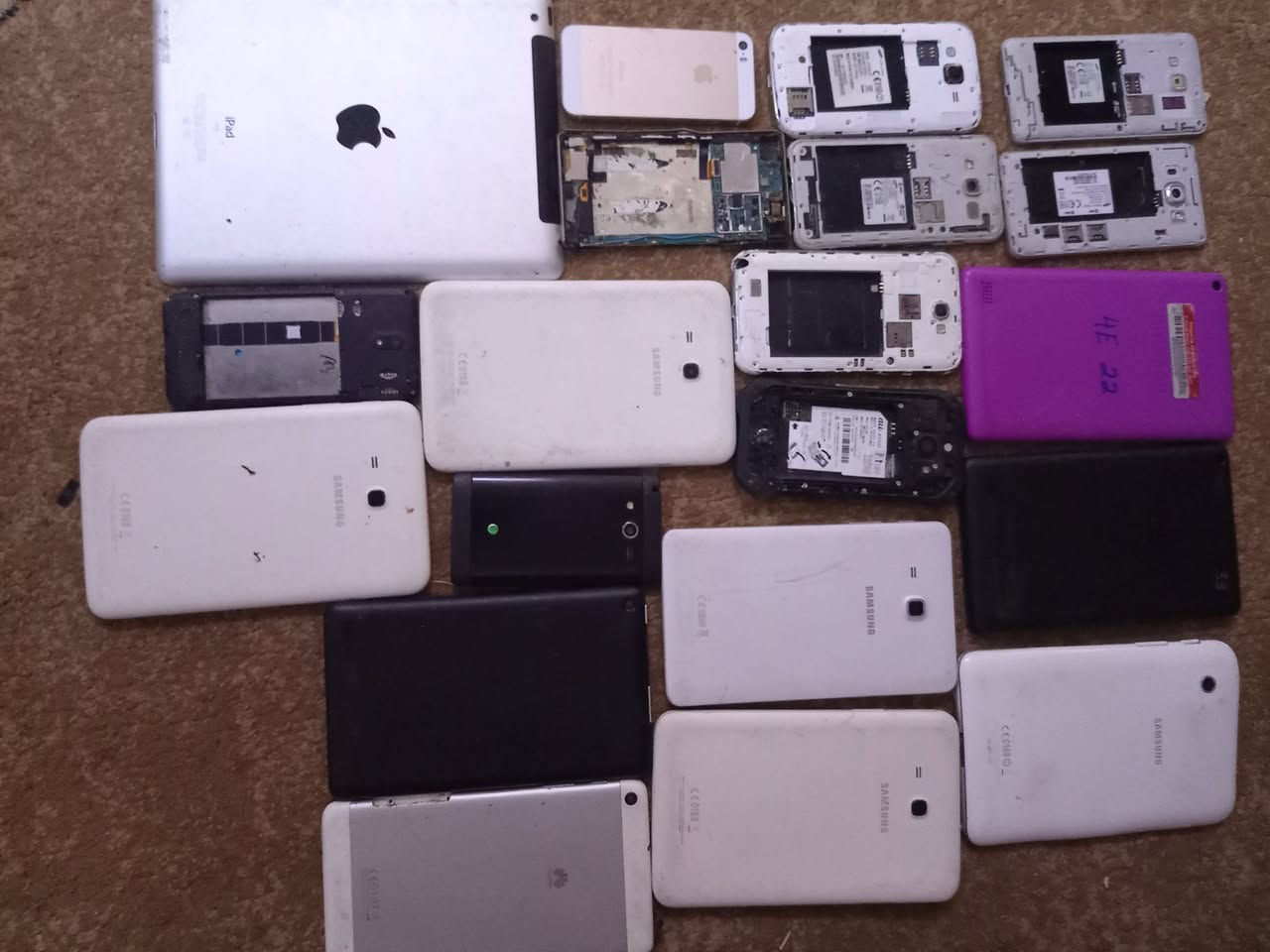 اجهزة موبايل الله شاهد كلها شتريتها فحم (يعني لو تشتغل لو لا) بعضها نقص شاشة وبعضها معرف شغالة لو لا لان وصيت على قطع غيار الها ماكو


**إذا كنت صاحب هذا الإعلان وتريد حذفه لأي سبب، رجاءا أرسل رسالة إلى الدعم الفني**