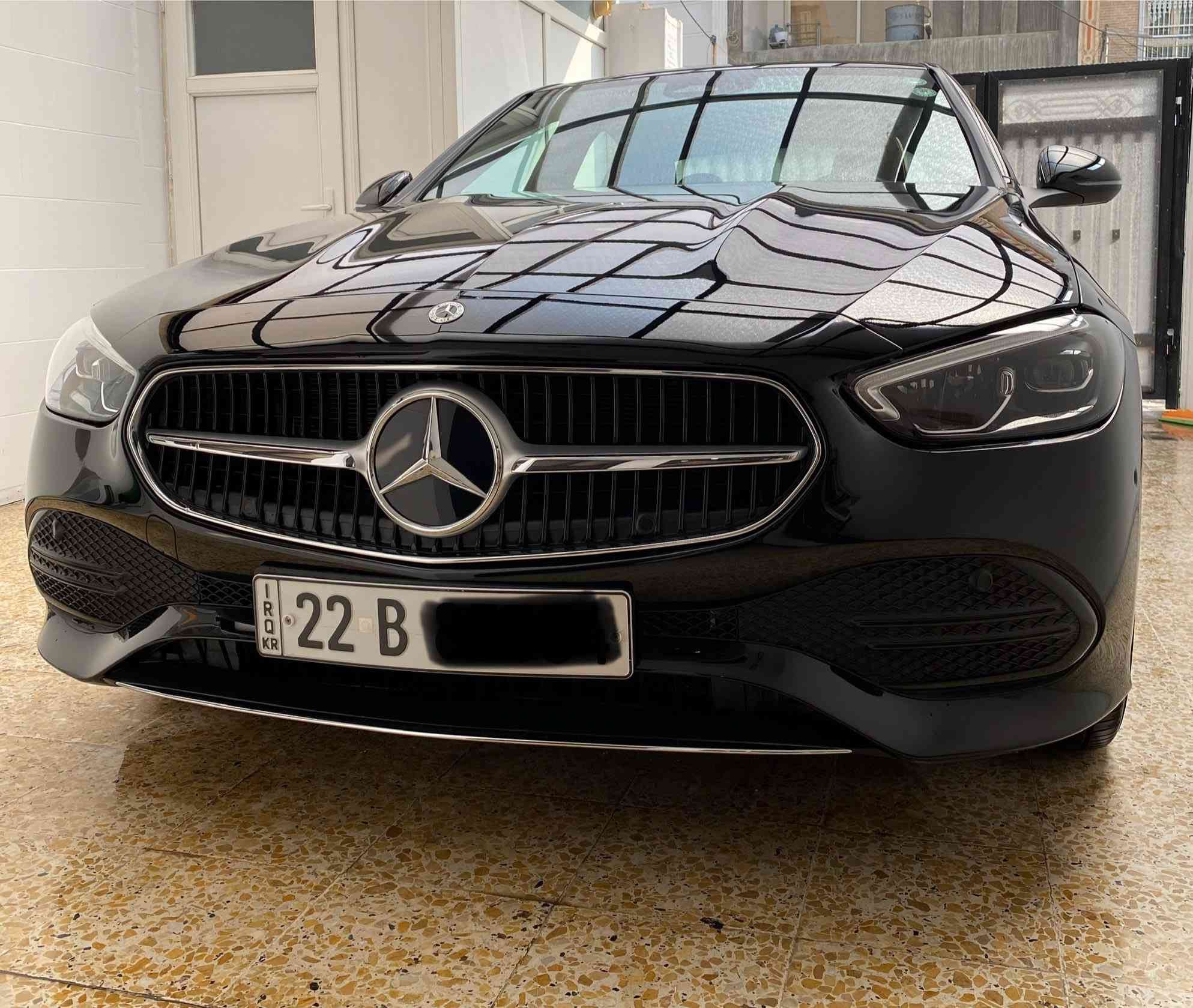 Mercedes-Benz C200
سنة الصنع: 2022
المسافة المقطوعة: 20 الف كيلو
موبايل /***********_ واتساب
                 ***********

#ملاحظات:السيارة خليجية وكالة BCM اربيل، مكفولة كفالة عامة من الدعامية للدعامية فقط ملاحظة بسبطة .. ماعدا الدهن والفلاتر ممتبدل بيها اي شي كلها على وضع الشركة.. تخم اطارات جديد متبدل من ماركة مشلن .

📍السيارة رقمها اربيل وموجودة باربيل .. هزة وفحص وسنوية كلها جديدة

***المواصفات ****

مقاعد جلد لون مشمشي 
داخلية بيانو 
- ردارات ٣٦٠ درجة  
-مقاعد تحكم كهربائي
- نظام التحذير من الاصطدام 
- نظام دعم الأوامر الصوتية 
- نظام اطفاء السيارة في الاشارات 
 المصابيح الأمامية: LED وإضاءة نهارية.
- حساسات اصطفاف ( امامي + خلفي ) 
- شفتات على الاستيرن  ( شفتر ) 
- نظام ملاحة ( NAV + MAP ) 
- نظام Apple car play 
Android Auto
- شاشة وسطية لمس بحجم 11.9 إنش
- شاشة العدادات: رقمية بحجم 12.3 إنش قابلة للتخصيص.
- اضاءة داخلية محيطية بـ64 لونًا.
- مثبت سرعة متكيف: مع خاصية التوقف والانطلاق
- نظام الكبح التلقائي في حالات الطوارئ
