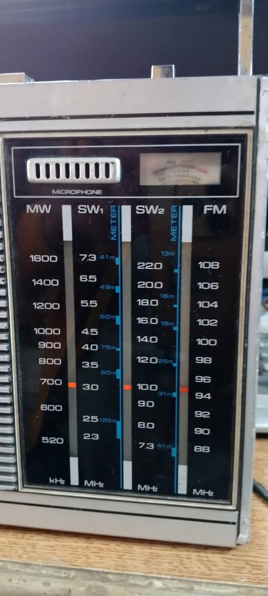 70,s.Old Japanese boombox.fm,mw,sw1,sw2, radio.cassette recorder, working fine.


**إذا كنت صاحب هذا الإعلان وتريد حذفه لأي سبب، رجاءا أرسل رسالة إلى الدعم الفني**