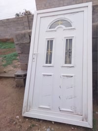 باب بلاستك ١٩٩×١٠٨ • شبابيك ٢ ١٤٢×١٩٩ • قرية سيود