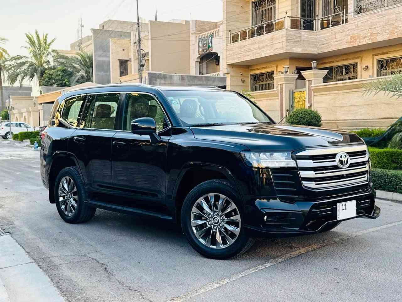 تويتا لاندكروز  GX.R2022 Limetd
‏‎ضمان شركة SAS
كل غراض بلادي موجود
٥ كاميرا 
ماشييه  الف  100 كم 
‏‎المواصفات :
- محرك 6 سلندر 
‏‎- فتحة سقف ( سلايد ) 
-٣ شاشات 
- شاشات ترفيه خلفية
‏‎- مقاعد جلد 
‏‎- مقاعد كهربائية 
- مقاعد امامية تبريد 
- ⁠تبريد وتدفئة امامي خلفي 
‏‎- بصمة الابواب 
‏‎- صندوق كهربائي
‏‎- مصابيح LED و زينون
-7 راكب 
-شحن واير ليس 
-حساس امامي خلفي 
‏‎- حجم العجلات 20 inch 
محرك كير بشرط مكفولات
رقم اربيل سيارة بأسمي ثاني يوم تحويل 
مكانك /بغداد زيونة 
رقم ***********

