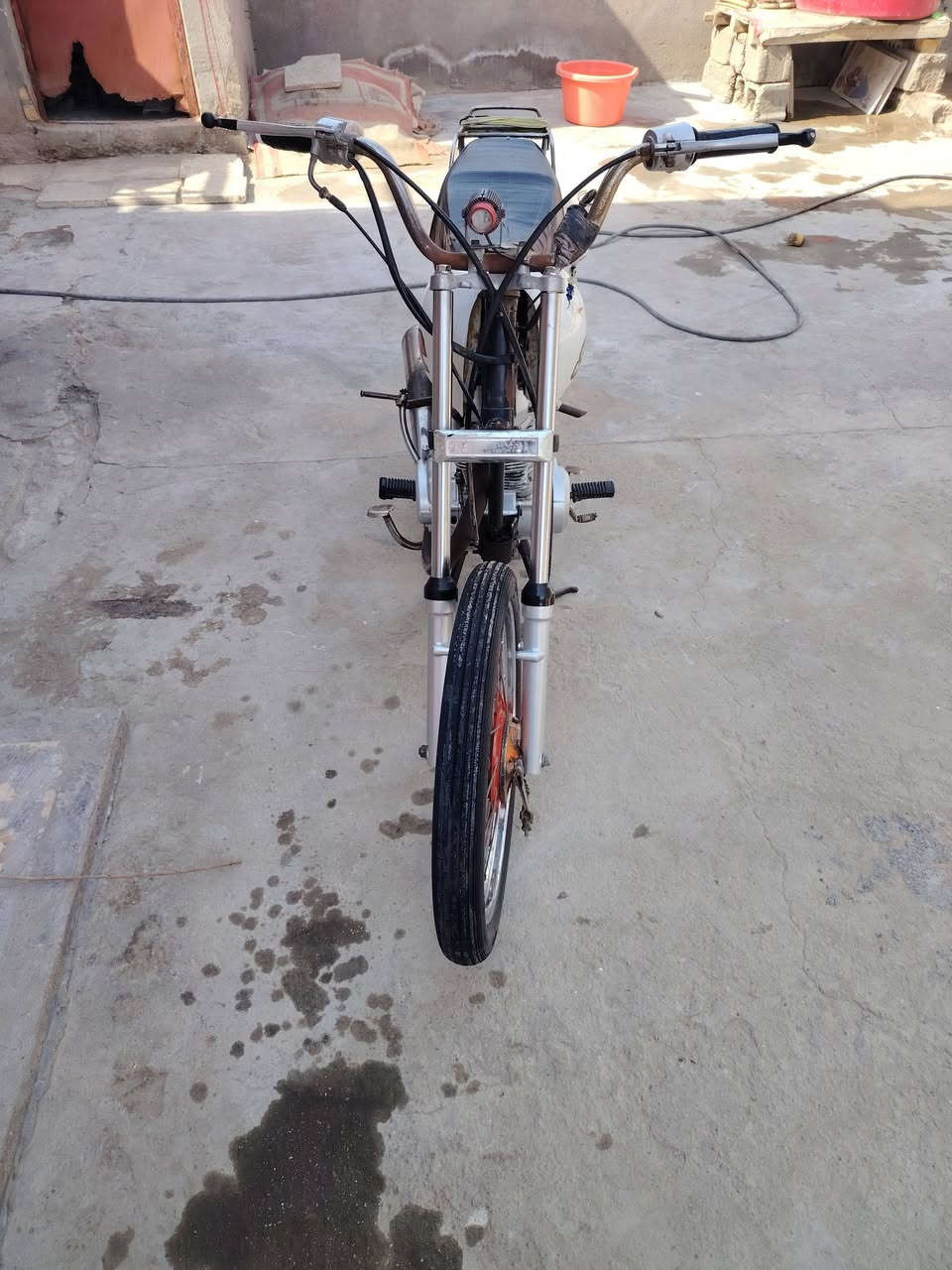 سلام عليكم  دراجه نامه شلامچه دراجه ادوات مكفوله من السرقه فقط دراجه حلوه ونشطه  مكاني بصره هارثه حي الانتصار سعر 400وبيهه مجال رقمي ***********
