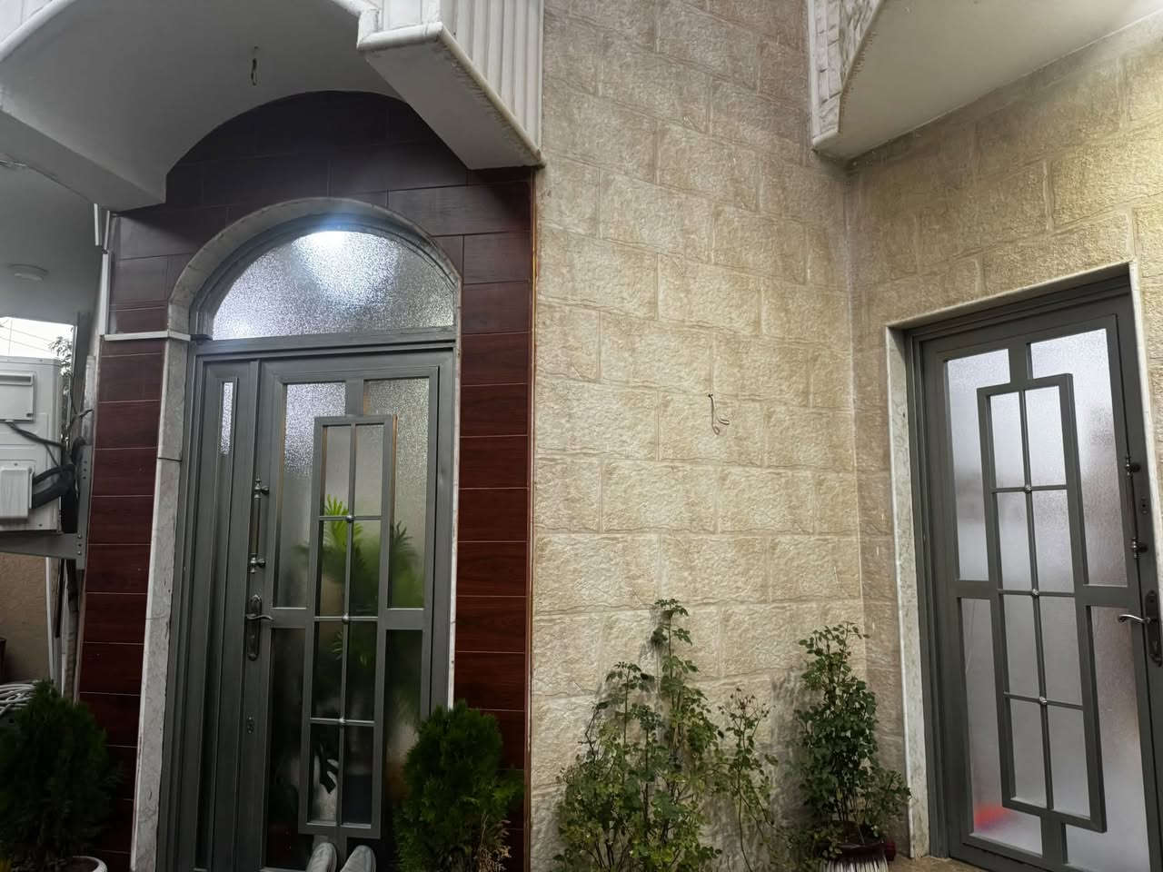 ---
🏠 بيت للبيع - حي الأوئل خلف محطة العريان - الموصل 🏠
المواصفات:
المساحة: 150م²
طابقين  واجهة 10*15
هول + استقبال
5 غرف نوم
2 حمام
بناء رقم واحد - شغل نظيف وتأسيس مرتب
سند زراعي +
الموقع: حي الأوئل، خلف محطة العريان.
*للاستفسار  ***********
ا
