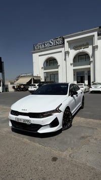 السلام وعليكم  عندي k5 gt line 2023 للبيع  السيارة بنوراما راداار امام...