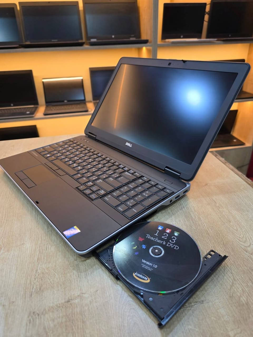 السلام عليكم لابتوب DELL للبيع للستفسار اكثر ***********
