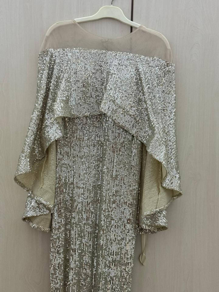 فستان جديد سعره ٣٠ الف تصفية محل عنوان كركوك ***********
