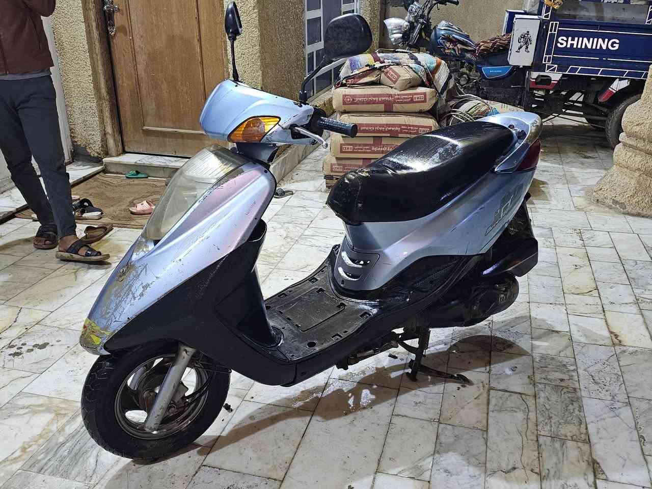 بريز ياباني نضيفه للبيع مكاني بغداد تقاطع النهروان سعر 400 شراي خاص او اتصل ***********
