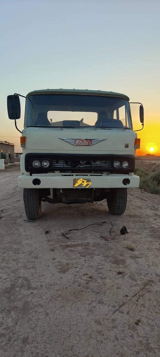 هينو 82 محرك نيسان الا صرف الا بخار رقم واسط بسمي سنويه 27 مكفول كفاله دوشمه جديده تانكي 10الف  المكان واسط الحفريه السعر 12مليون للستفسار ***********
