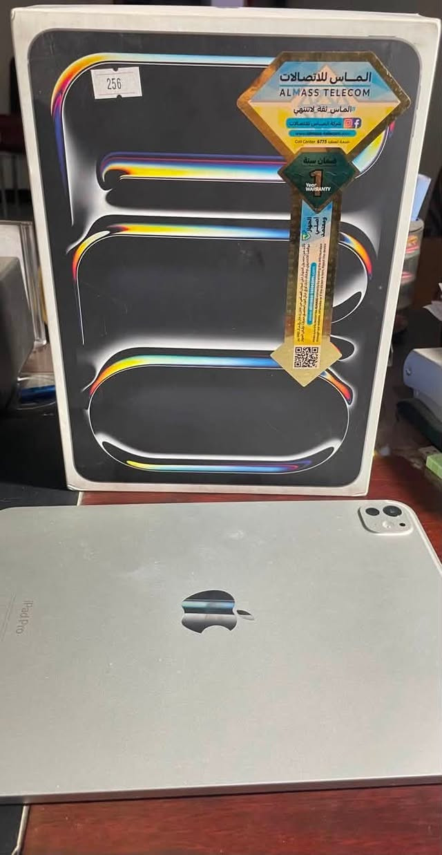 السلام عليكم 

 للبيع: iPad Pro M4 (2024) 11-inch  256GB + Apple Pencil Pro الأصلي 

للبيع iPad Pro M4 إصدار 2024 بحالة ممتازة جدًا، استخدام شخصي ونظيف جدًا لون سلفر.

 المواصفات:

* iPad Pro 11-inch (M4)
* سعة 256GB
* Wi-Fi
* مع Apple Pencil Pro الأصلي
* Battery Health:88%
* جميع المميزات تعمل 100% بدون أي مشاكل
* لا يوجد أي عطل أو صيانة
* الجهاز جاهز للفحص بأي محل يختاره المشتري.

مناسب جدًا للدراسة، الطب، التصميم، الرسم، المونتاج، وتعديل الفيديو، ويُعد من أقوى أجهزة الآيباد الموجودة حاليًا. ان لم يكن الأقوى 

الموقع: بغداد حي العامل ).


**إذا كنت صاحب هذا الإعلان وتريد حذفه لأي سبب، رجاءا أرسل رسالة إلى الدعم الفني**