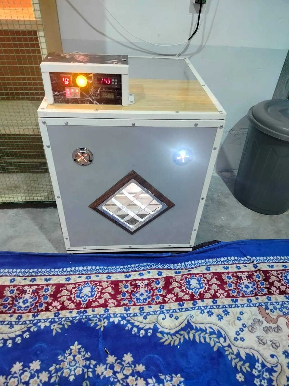 للبيع فقاسه بيض 550بيضه نظام وجبات تقليب يدوي
مع حاضنه افراخ اربع طوابق
***********
