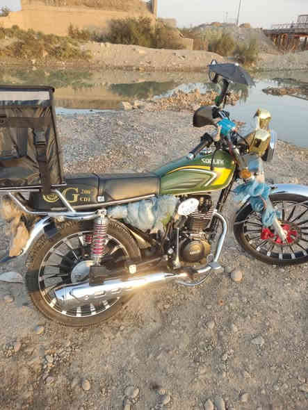 سيفان موديل 25 نضيف اول تبديله دهن اقل منشهر صارله ونضيف محركه شرط  الدراجه نضيفه ما مشتقله دلفري ابد من المدرسه عل بيت باقي التفاصل عل واتساب *********** انتصل
