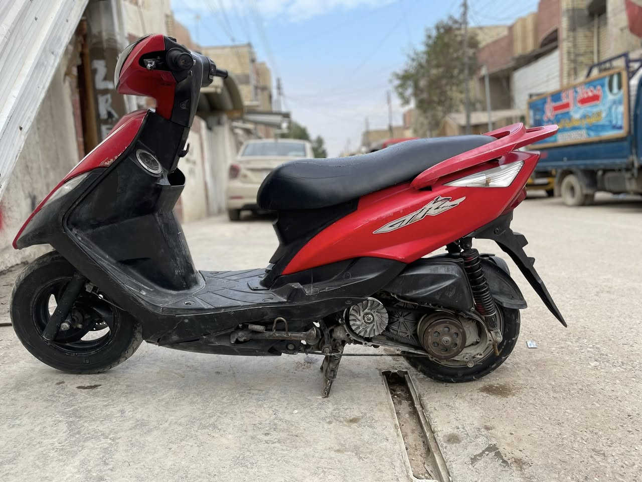 ثعلب للمراوس ب دراجه أيراني دراجه مرتبه كفرات ختم واحد اصلي املح ملحقاتها كامله من هندر و باقي الملحقات كهربائيات شغاله وبسبب دراجه متروكه أبيع طافيه دراجه عوزها دكمه سلف و كلج امامي بس مكاني بغداد الشعب التواصل خاص لو ***********
