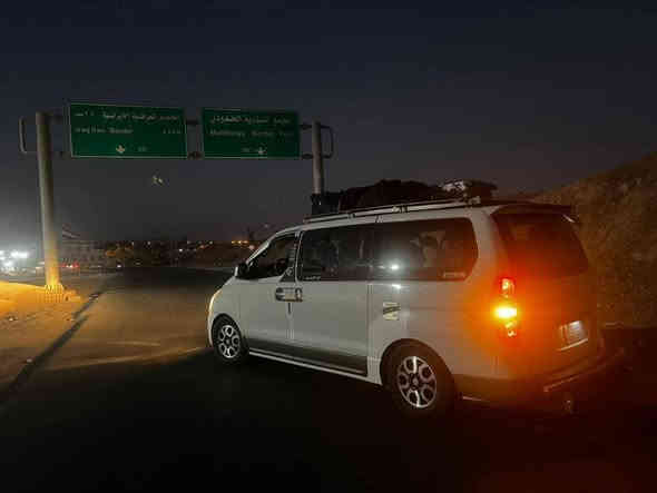 🎓 موسم حفلات التخرج بلّش!
وكثير من العوائل يحبون يروحون ويشاركون أولادهم الفرحة… بس ميكدرون يطلعون ويه باصات الطلاب.

🚐 لذلك وفرنالكُم ستاركسات مريحة ونظيفة للذهاب إلى حفلات التخرج للأهالي والعوائل فقط.

✨ حجوزات يومية – أسعار مناسبة – خدمة راقية
وكلشي جاهز حتى توصلون بوقتكم وبأمان.

📞 للحجز والاستفسار: راسل الصفحة أو اتصل على الرقم:***********
