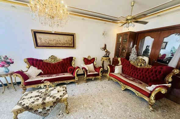 السلام عليكم
للبيع تخم قنفات دمياط مصري ملكي ثكيل ونضيف جداً بدون اي ضرر (خشب زان اصلي)
يتكون من (10) مقاعد (2) ثلاثيات و(4)كراسي وميز وسطي
السعر (مليون وربع وبيه مجال بسيط)
للاستفسار اتصل على الرقم (***********)
